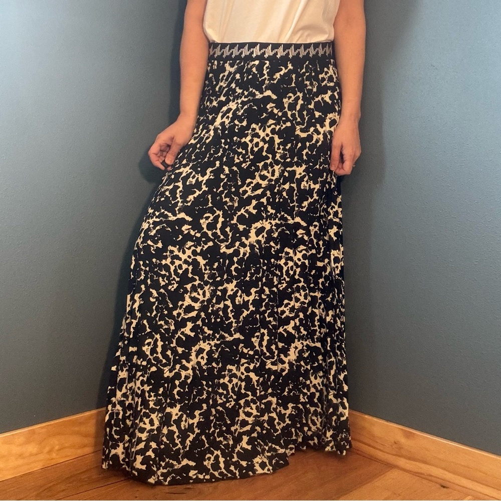 Sfizio Made in Italy Black & White Floor Length Print Maxi Skirt size 8/L - Picture 10 of 16